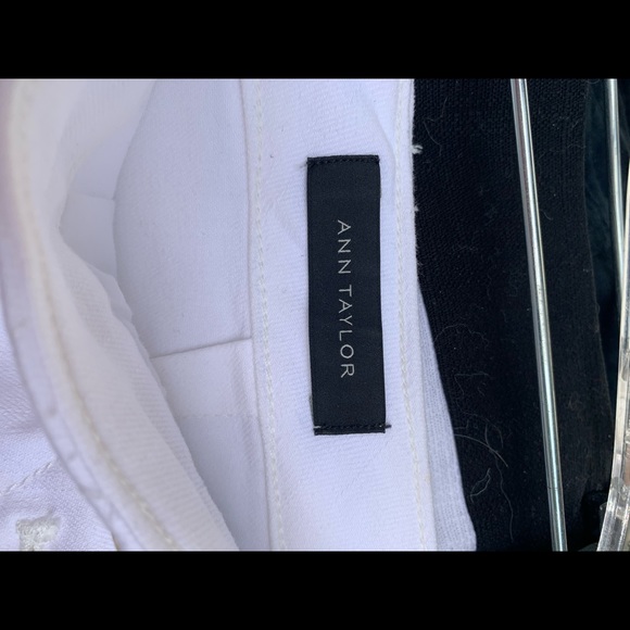 Ann Taylor skirt, fitted with two front pockets and button details. - Picture 3 of 5